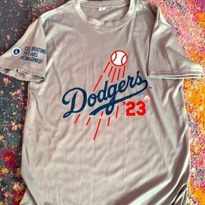 A silk sunset run Dodgers T-shirt